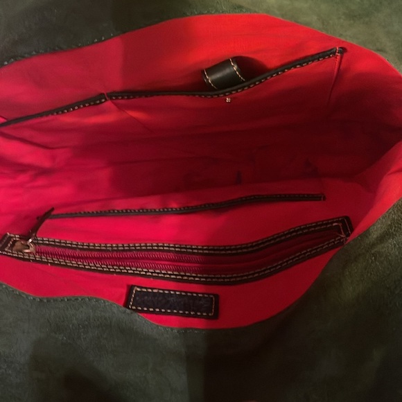 Beautiful Dooney and Bourke Smith Tote - Picture 4 of 7